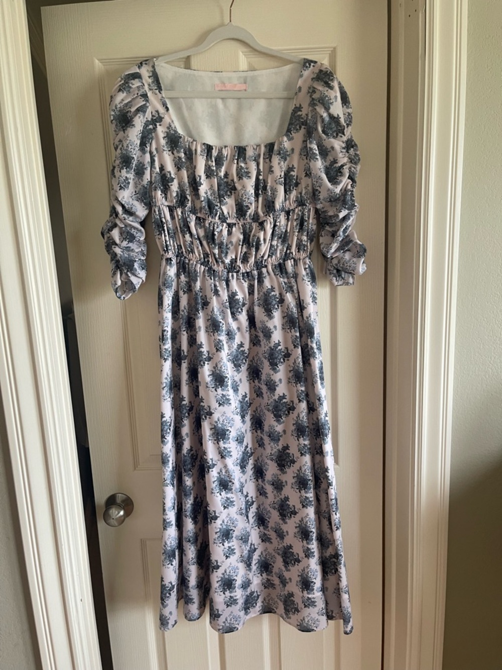 Damaris Bailey Blue Floral Midi Dress w/ Ruching Sz M